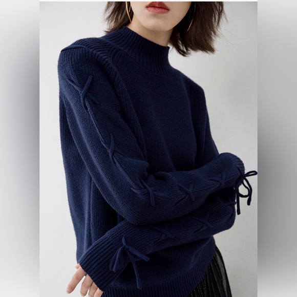 Brand new navy blue sweater with braided sleeve - Picture 4 of 11